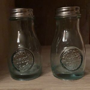 NEW Tablecraft S&P Set